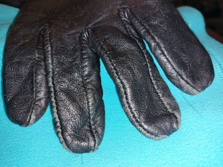 Ciepła skórzana rękawiczka męska prawa