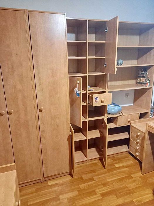 Комплект меблів для дитячої кімнати