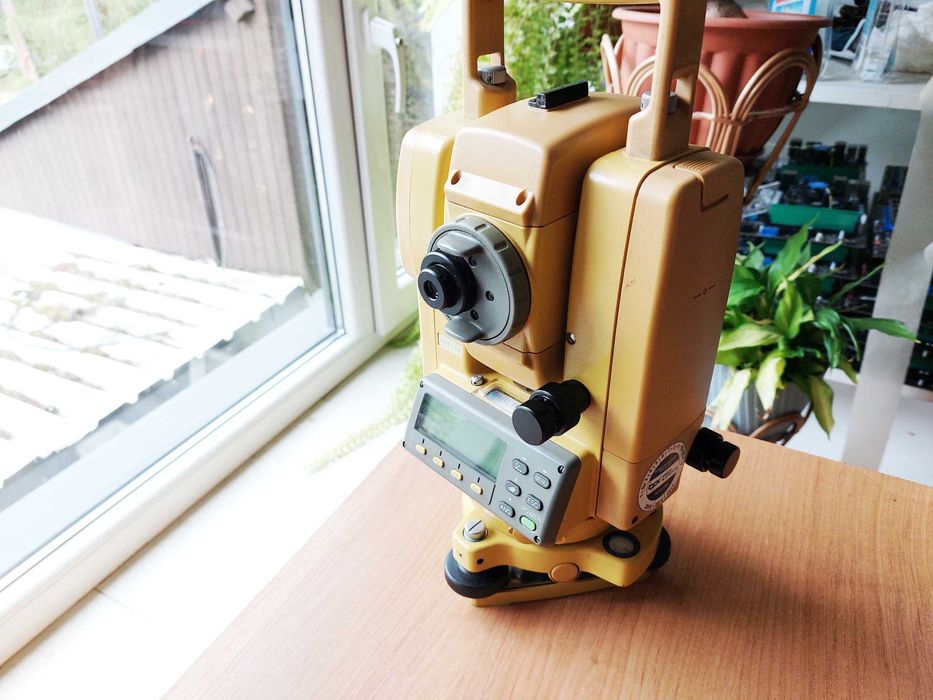 Tachimetr elektroniczny Topcon GTS-212