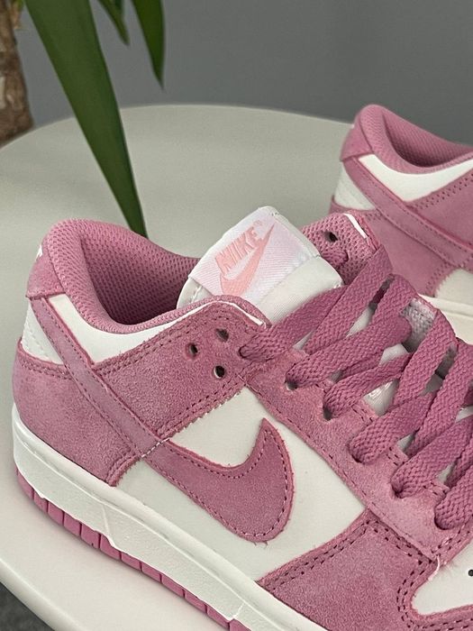 Жіночі шкіряні та замшеві кеди Nike Dunk Low