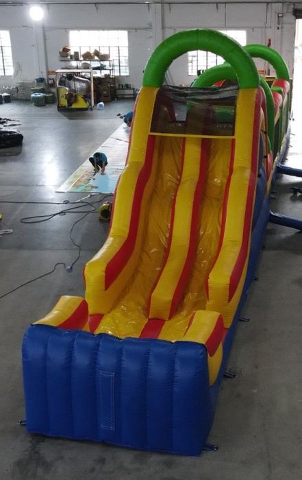 Insuflável mega pista de obstáculos - PVC - novo