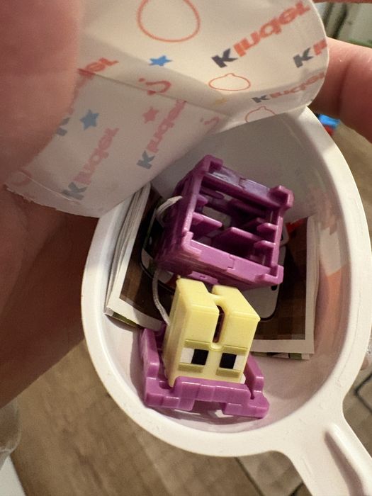 Figurka minecraft Kinder joy