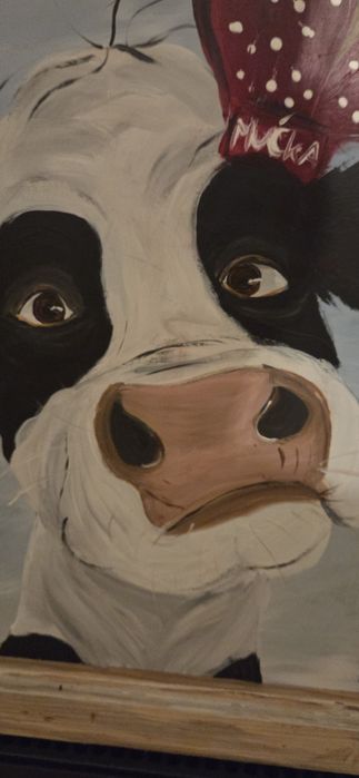 Obraz w antycznej ramie okiennej do pokoju dziecięcego