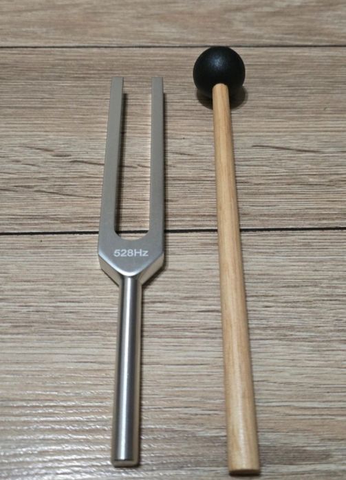 Kamerton,  stroik 528 Hz