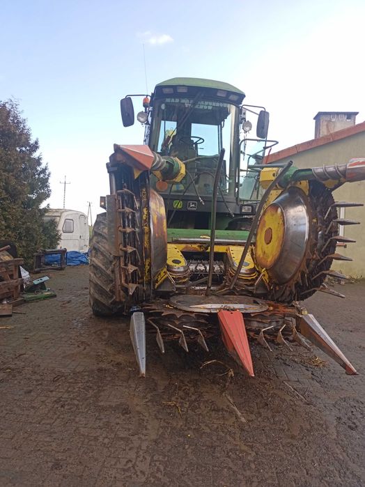 Sieczkarnia John Deere 6810
