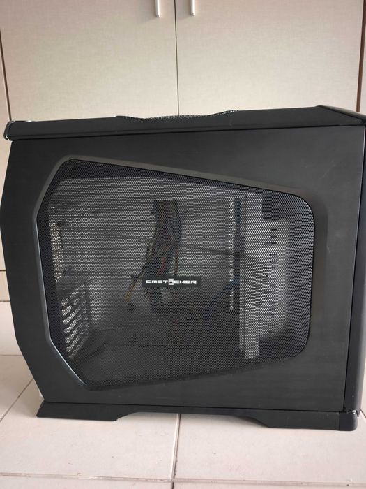 Vendo caixa Full Tower Cooler Master CM Stacker, com fonte de 700w