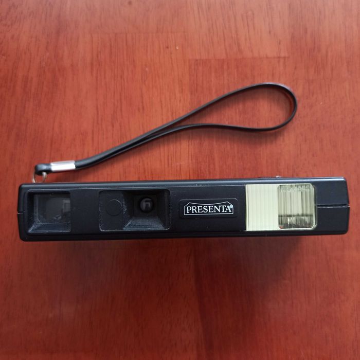 Kolekcjonerski, analogowy aparat fotograficzny Pocket Flash Camera.