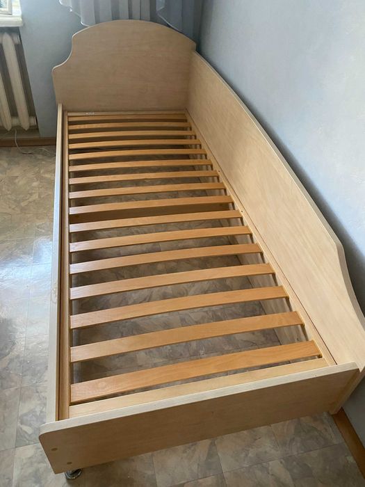 Продам отличную кровать в детскую