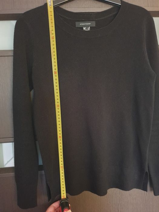 Sweterek czarny klasyczny Atmosphere