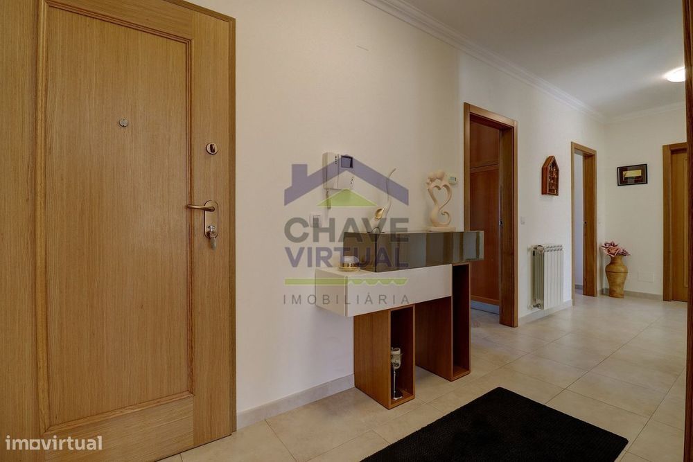 Apartamento T3 com Garagem e Arrecadação - Centro Lourinhã