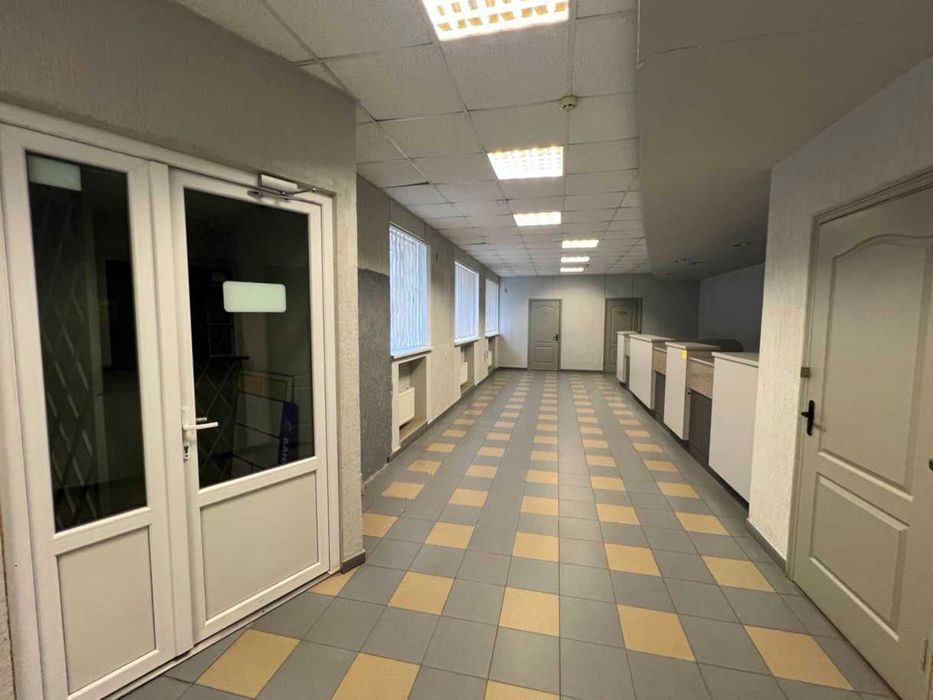 Продаж офісного приміщення  в центрі Зміїва від власника