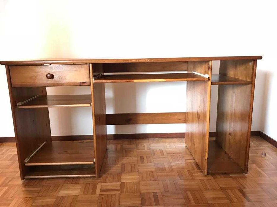 Secretária castanha