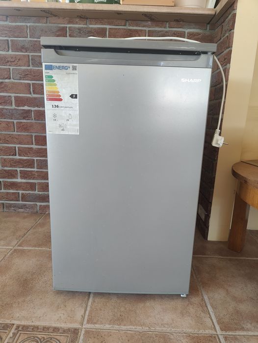 Lodówka Sharp 82 cm ( 89 l )
