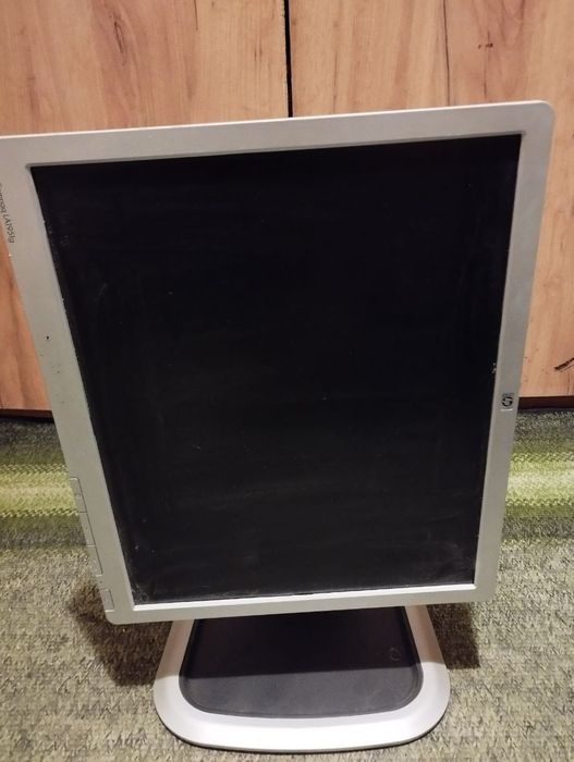 Монітор hp з поворотною підставкою