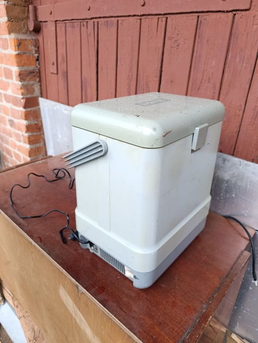 Холодильник переносний автомобільний холодок