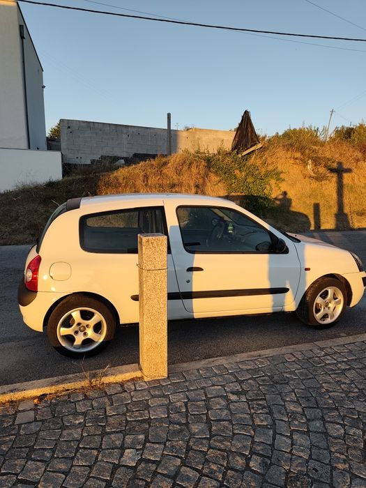 Clio comercial sem nada a fazer