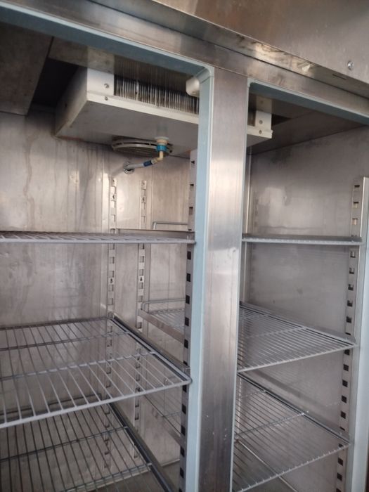 Професійний холодильник, професійна холодильна камера.