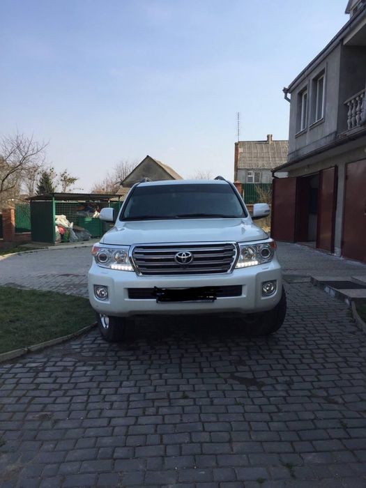 Toyota land cruiser 200