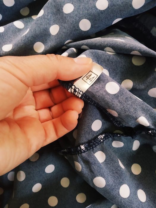 Продам сукню в горошок.