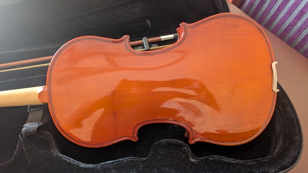 Vendo violino 3/4 como novo com case e extras