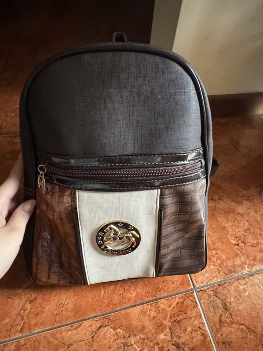 Mochila castanha usada uma vez