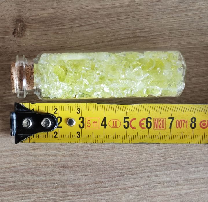 Stare szkło uranowe buteleczka 7 cm