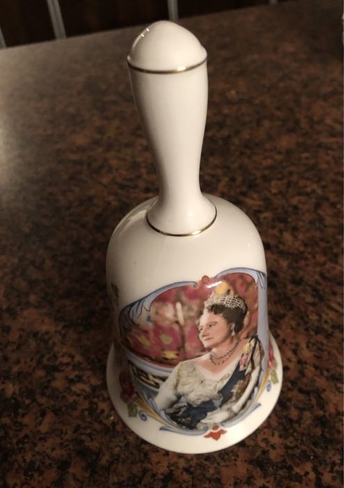 Dzwonek porcelanowy - okazjonalny .