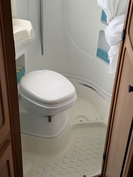 Autocaravana McLouis 2005 – Fiat Ducato 2.8 – 5 lugares / 4 dormidas