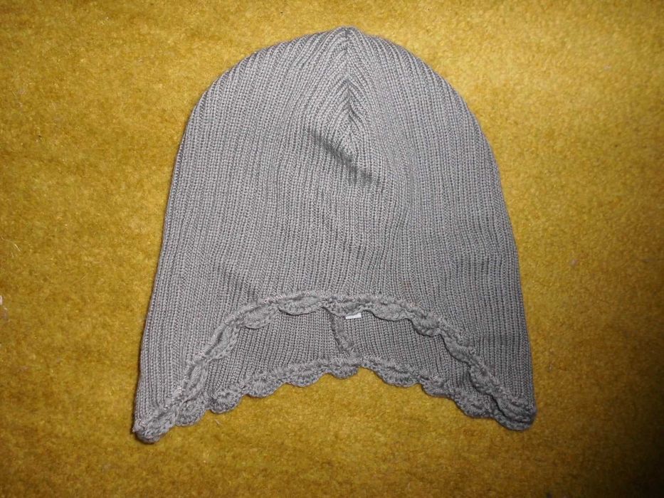 Демисезонная шерстяная шапочка на 6-7 лет