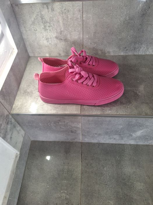 Trampki ażurowe 37 nowe