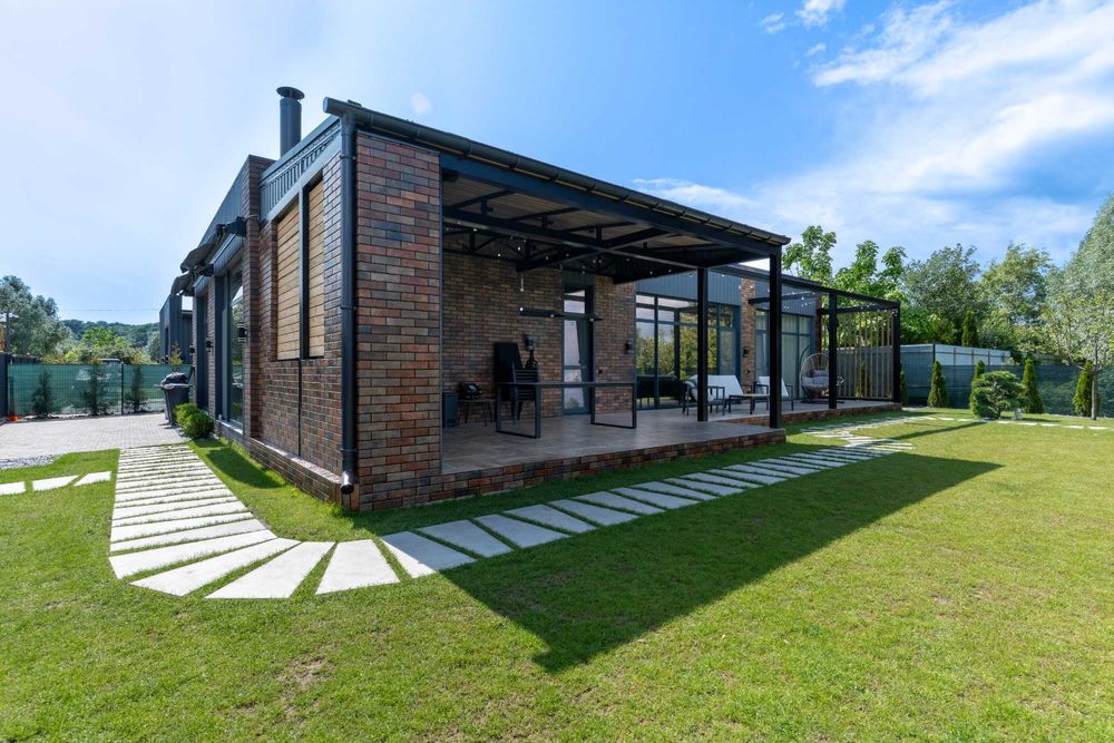 Крайній будинок черги! З оздобленням, ділянкою, меблями та технікою!