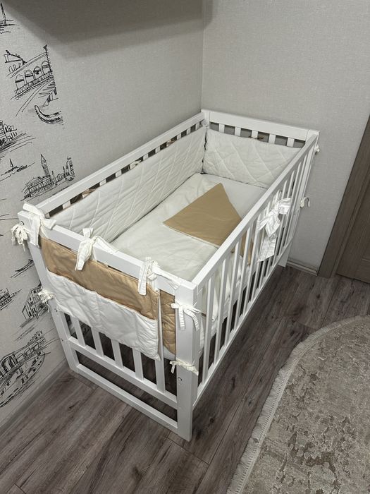 Дитяче ліжечко Астрід біле з маятником і матрацом