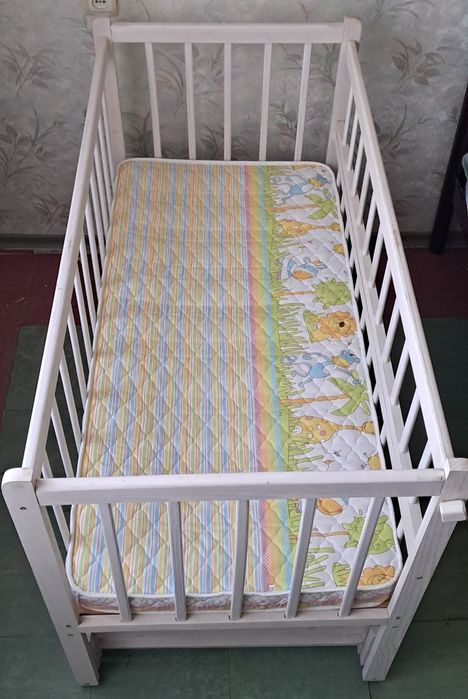 Дитяче ліжко з матрацом