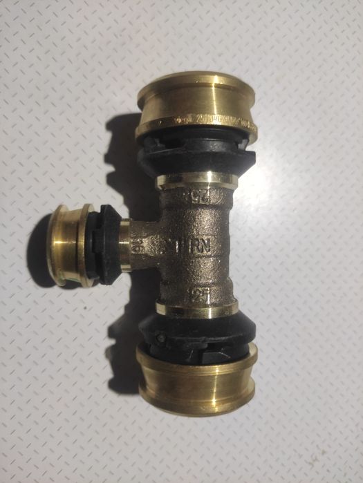 Kolanko naściene Viega Raxofix 20 mm x 1/2"