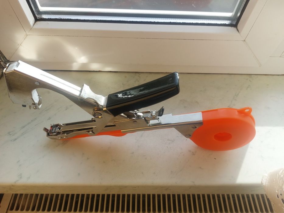 Продам засіб для підвязки рослин Тапінір