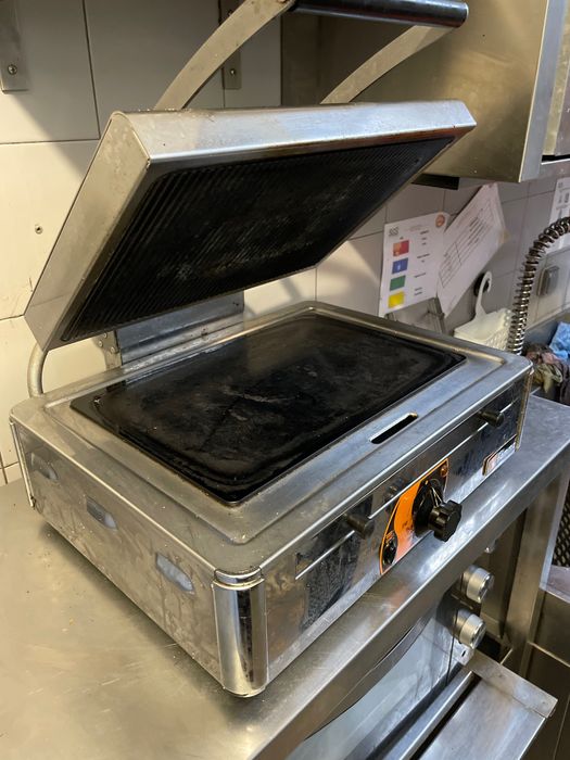 Prensa/Tosteira Profissional em Inox para Café ou Restaurante
