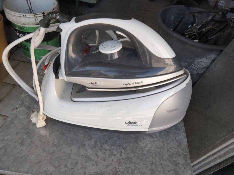 Ferro de engomar com caldeira