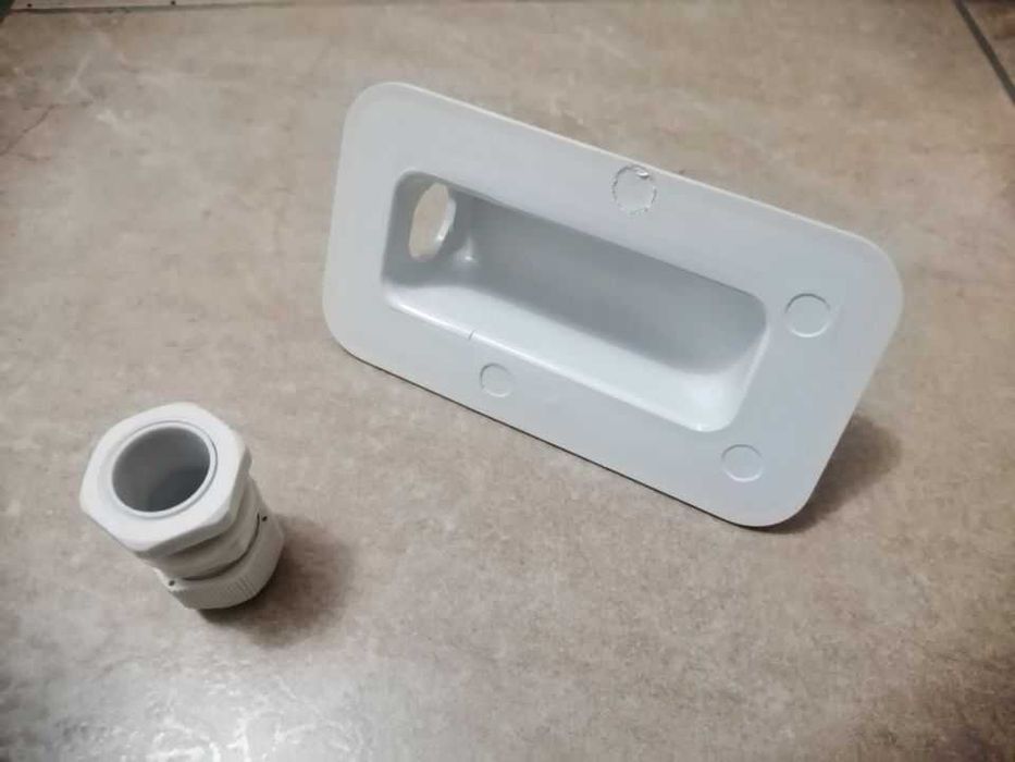 Passa-fios de 1 Cabo (para Painel Solar) - Portes grátis