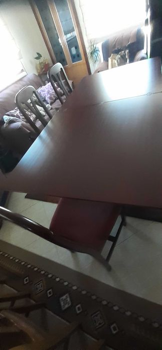 Mesa de jantar extensível com 4 cadeiras