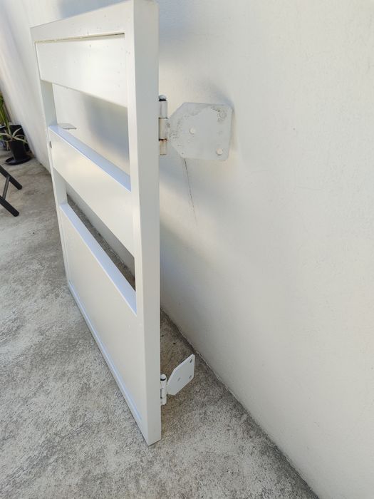 Vendo portão / cancela lacada a branco