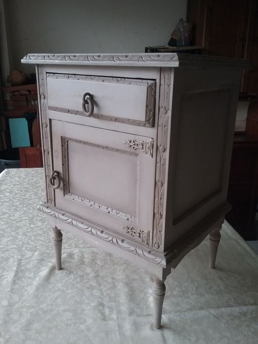 Mesinha antiga restaurada