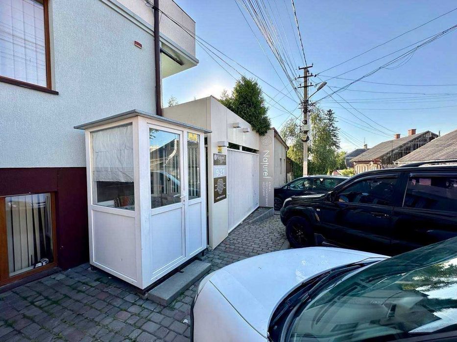 Комерційне приміщення Чернівці центр 3 поверхи 432 м^2 шикарний ремонт