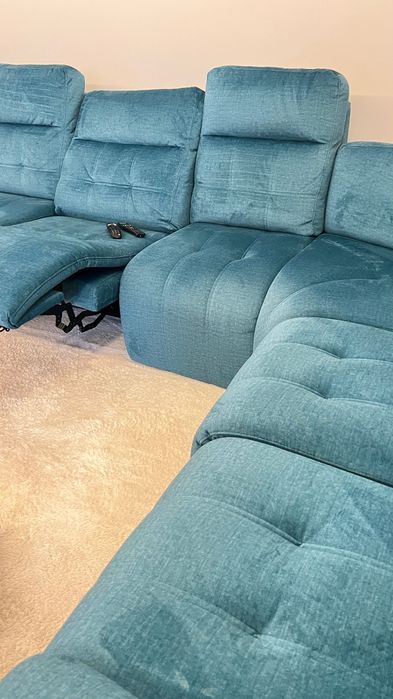 Sofá com 3metros por 2,5 como novo. Motivo: mudança de casa sem espaço