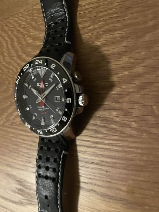Seiko Sportura Kinetic GMT (5M85-0AA0) – excelente estado