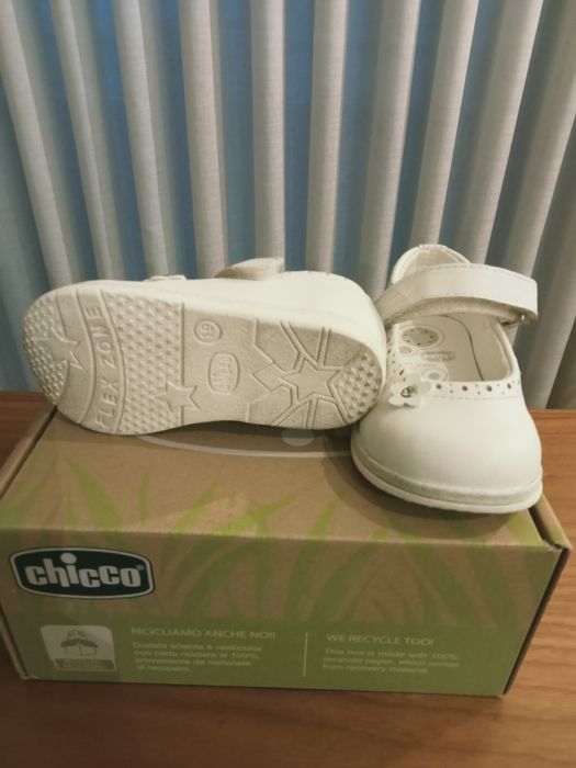 Sapatos cerimónia_CHICCO_branco_menina_tamanho 19_como NOVO