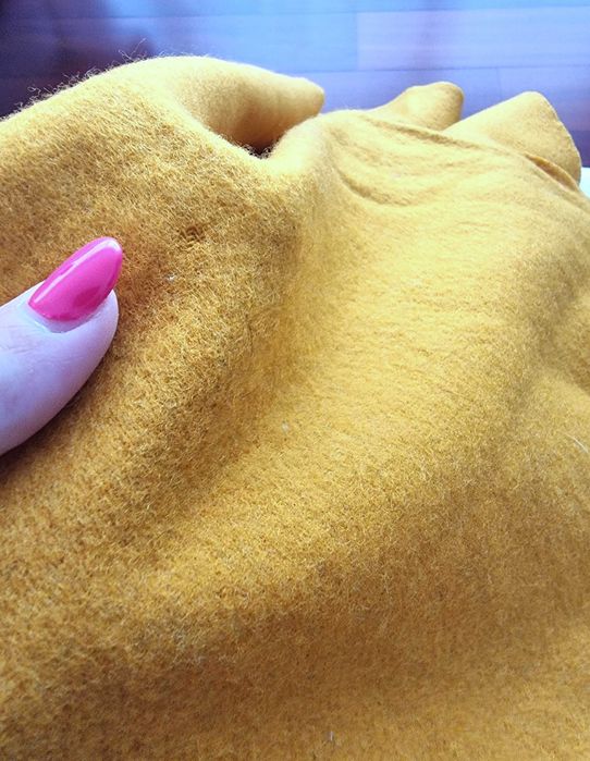 Cachecol amarelo torrado