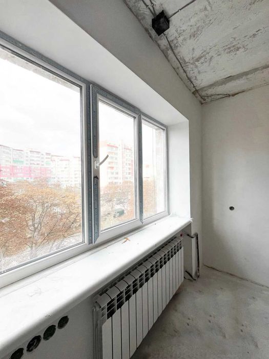 Трикімнатна з частковим ремонтом Ювілейний