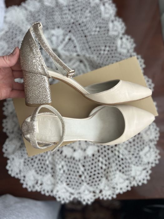 Весільні туфлі 39 шкіра, беж, золото, каблук 6 см