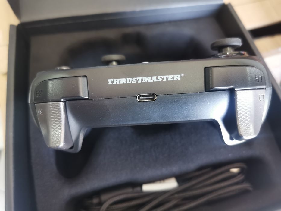 kontroler Thrustmaster eSwap S Pro Controller.