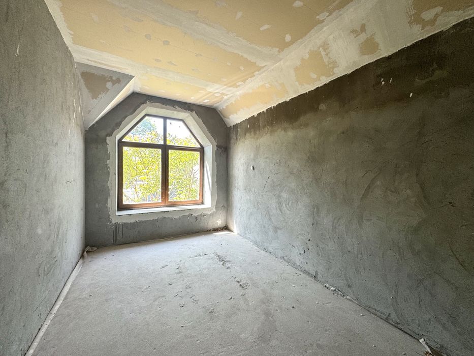 Продажа фасадного коттеджа под коммерческую деятельность в центре